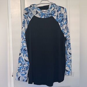 LuLaRoe 3x Amber Hoodie Blue  White Floral over Navy Blue
